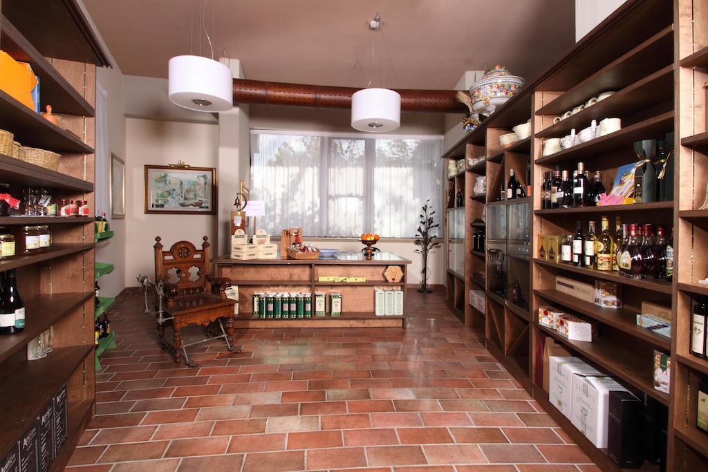 Hotel Ristorante La Bilancia Loreto Aprutino Bagian luar foto
