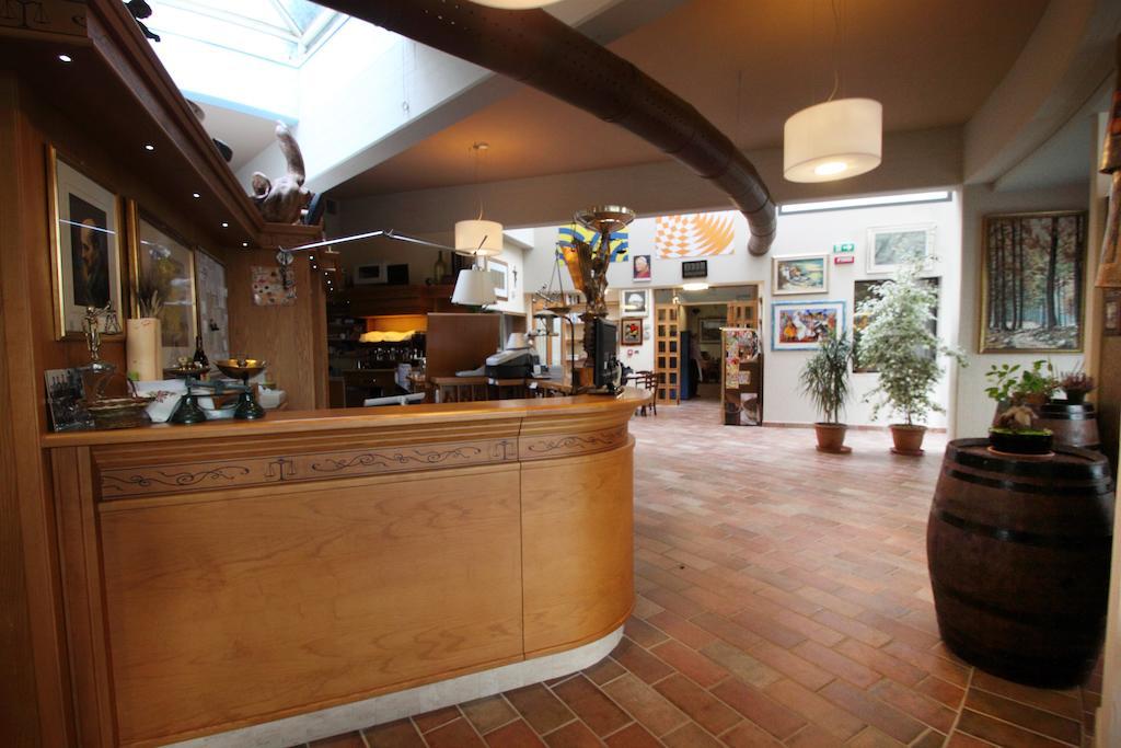 Hotel Ristorante La Bilancia Loreto Aprutino Bagian luar foto