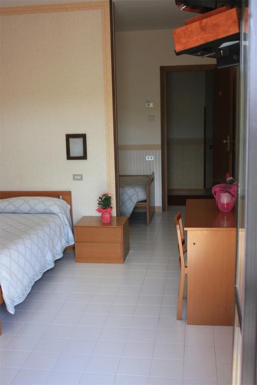 Hotel Ristorante La Bilancia Loreto Aprutino Ruang foto